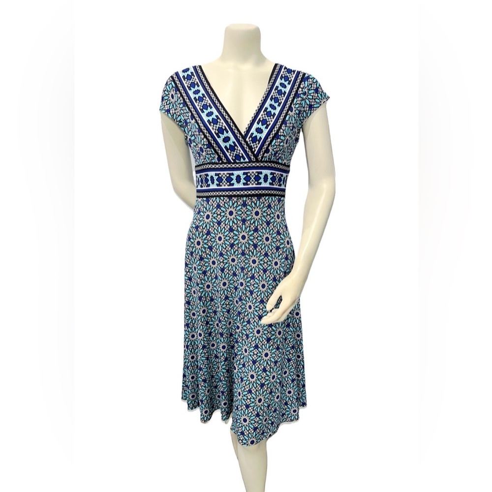 Maggy London Size 6 Blue Geometric Fit & Flare V-Neck Dress